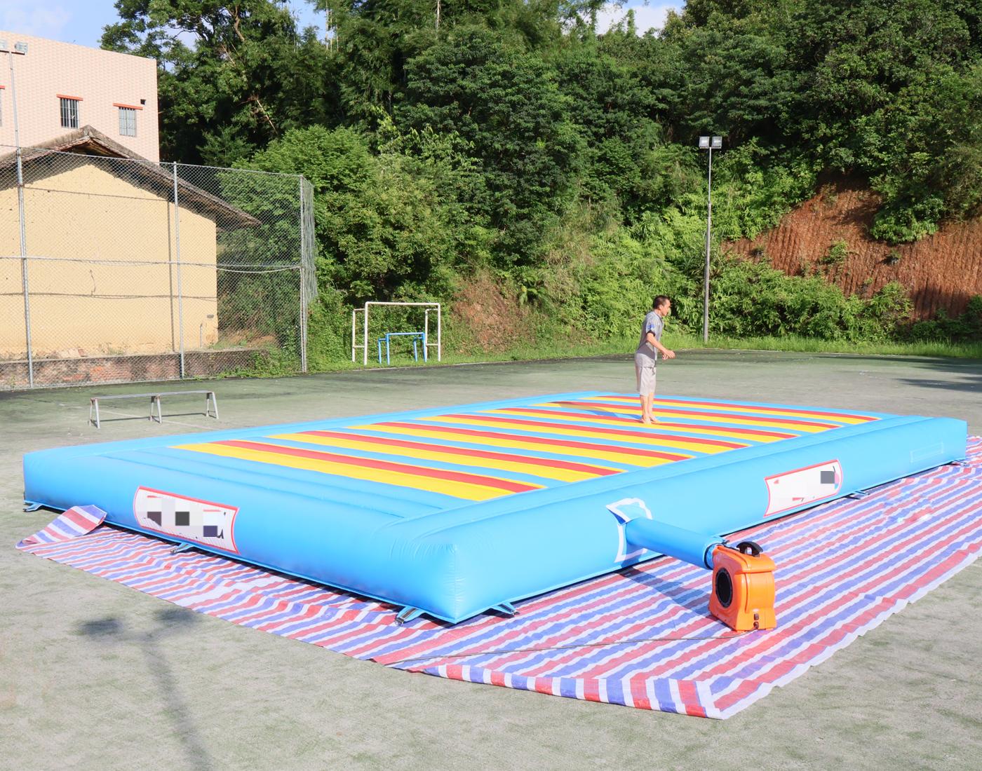 Tappetino rimbalzante gonfiabi - Kids Outdoor Jump House recensione e prezzo
