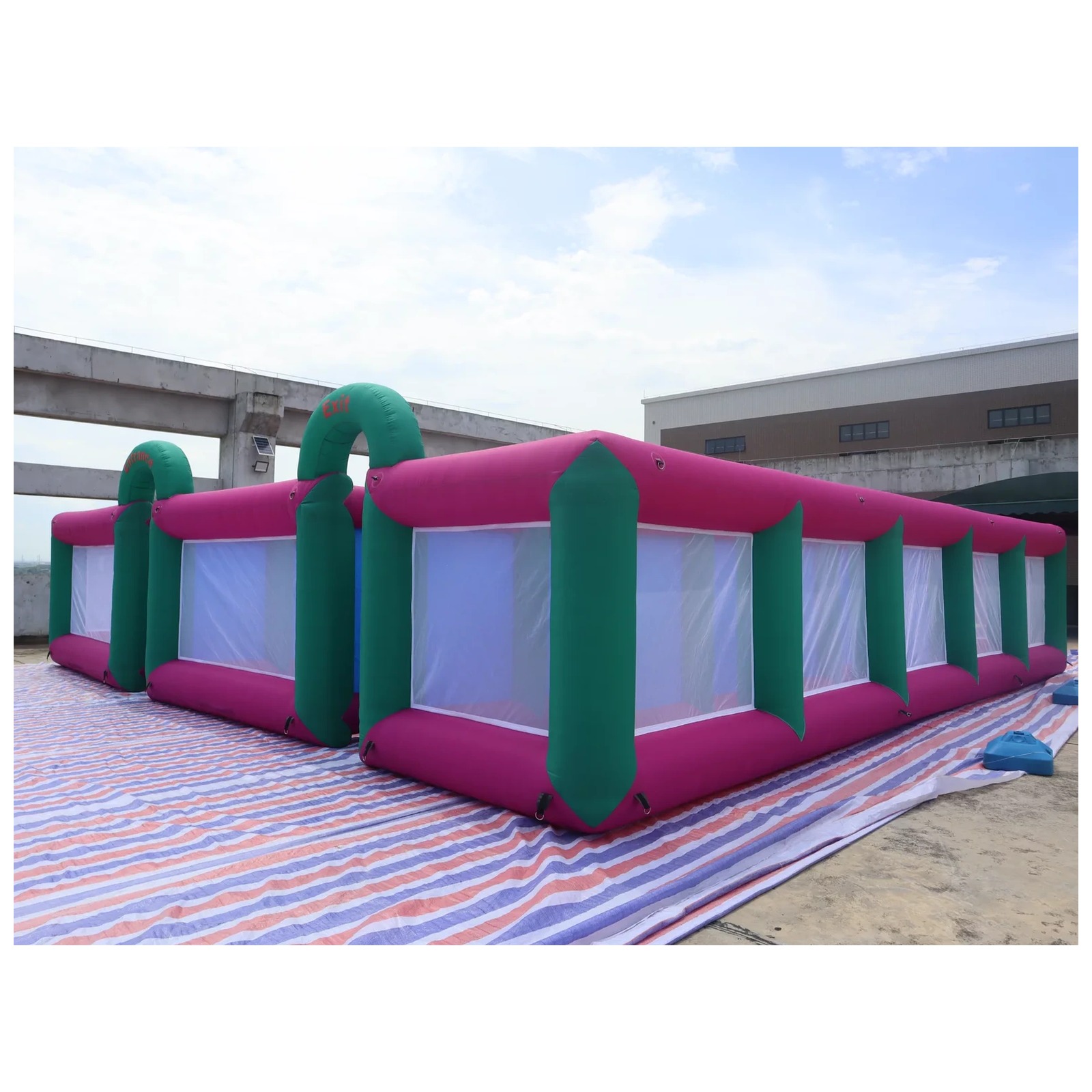 Grande Labirinto Gonfiabile a  - Kids Outdoor Party Venue recensione e prezzo
